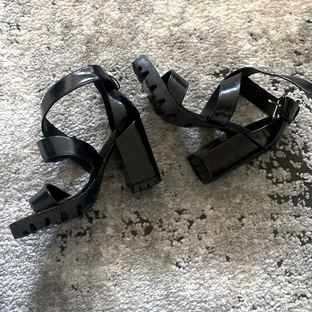 Forever 21 Open Toed Heels Size 6.5